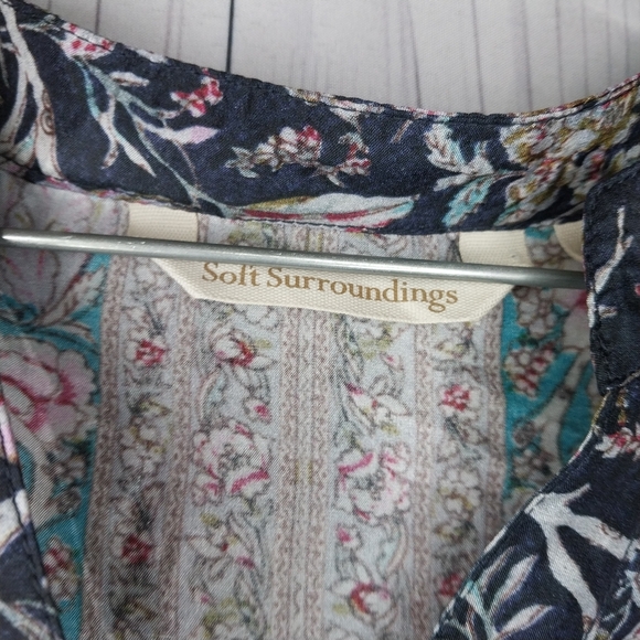 Soft Surroundings 100% Silk Floral Sleeveless Button-Up Blouse - Picture 4 of 9